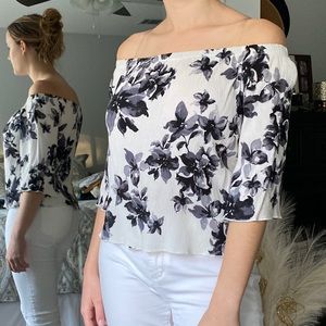 Versatile On or Off Shoulder Crinkle Print Top